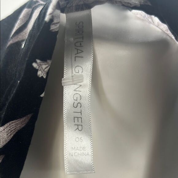 Spiritual Gangster Black and White Kimono Robe with Flowing Silhouette - Picture 2 of 6